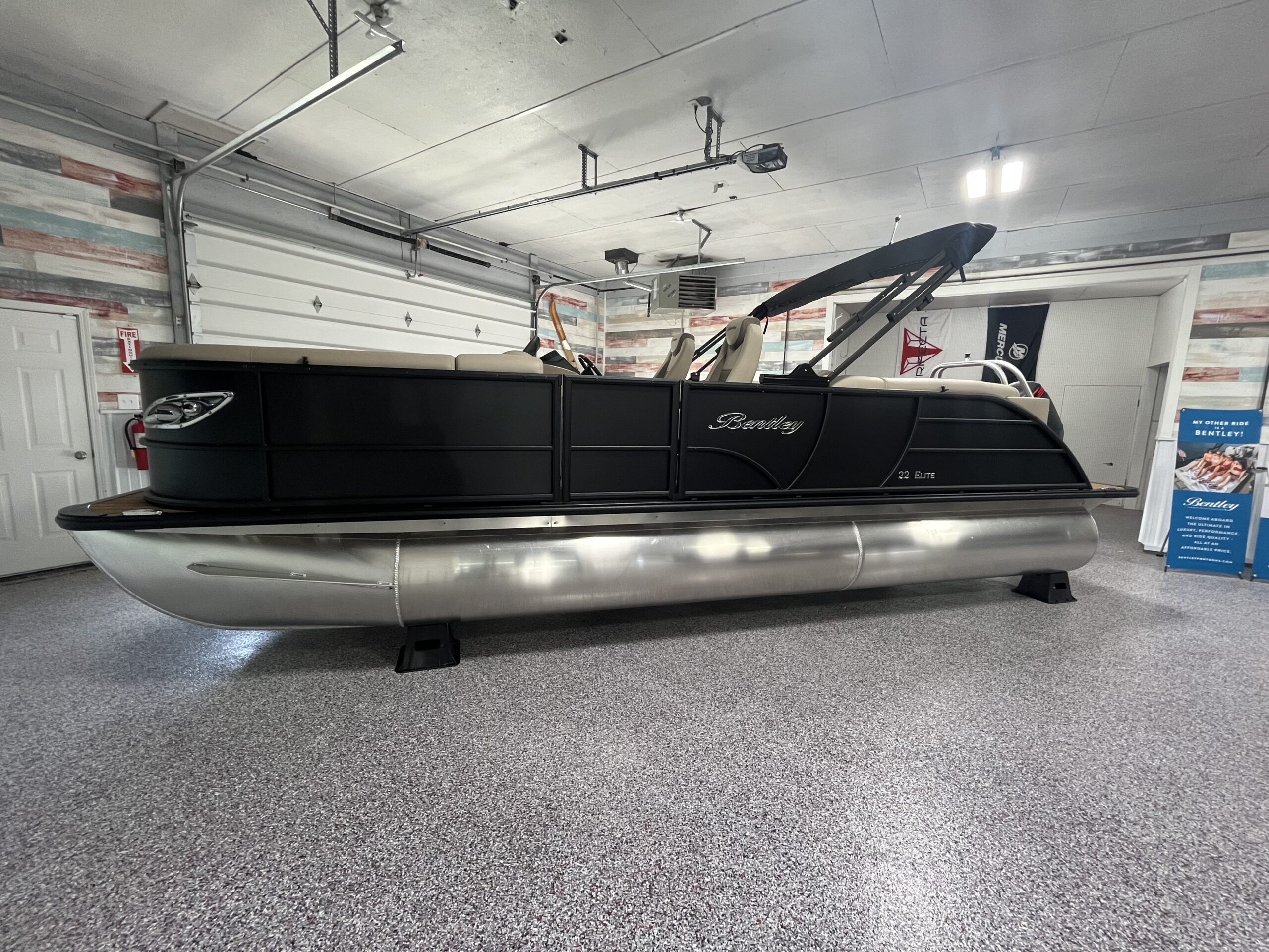 2024 BENTLEY 223 ELITE ADMIRAL , SUZUKI 250HP - Lakeshore Marina