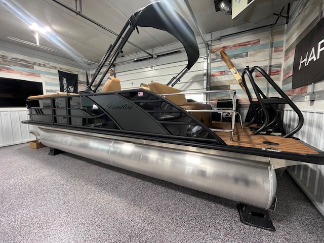 2025 Bentley Elite 223 Swingback Dual Captain