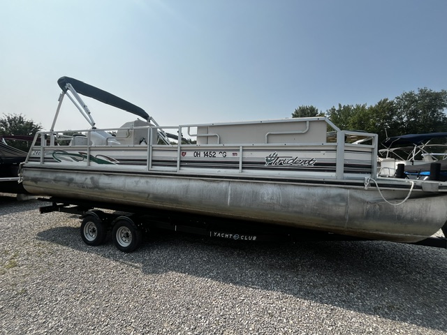 1998 JC Tritoon – NO trailer